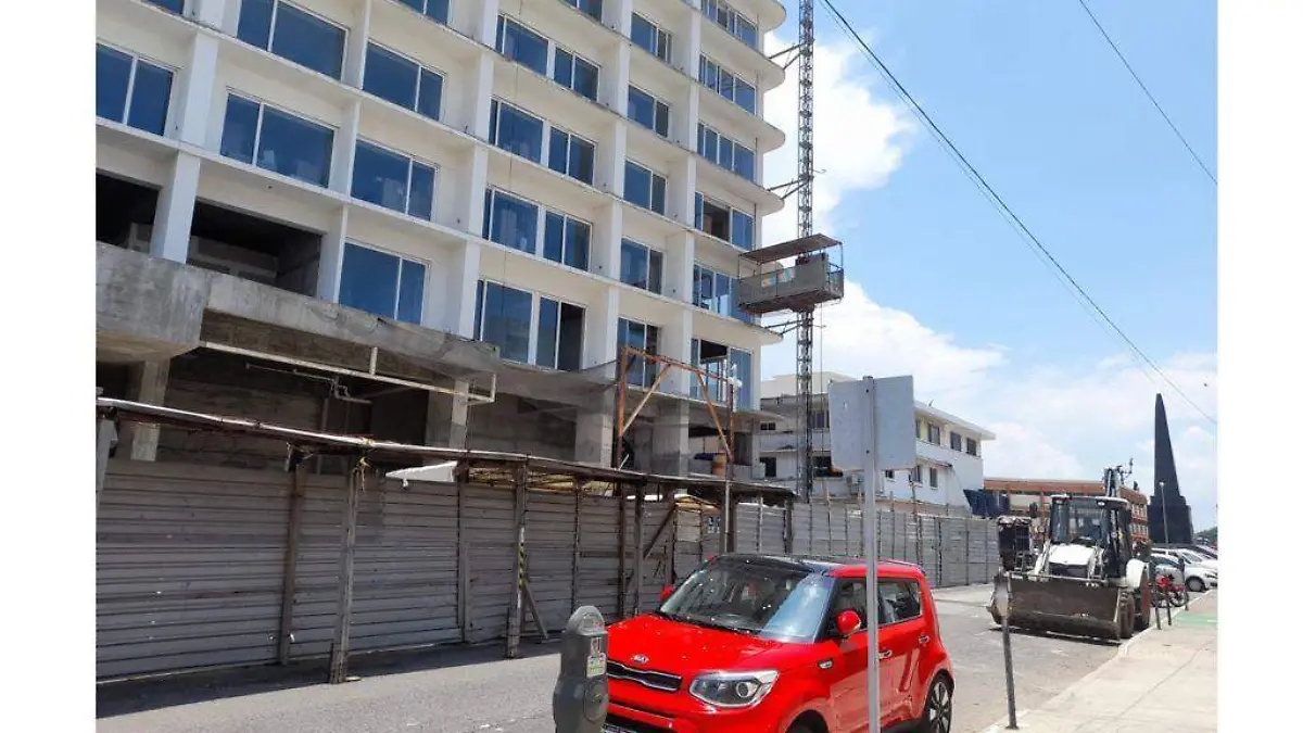 Reanudan trabajos en la torre centro de Veracruz